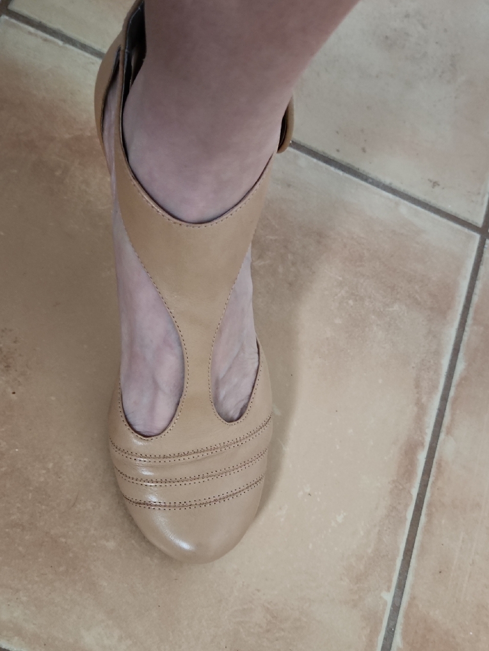 Women's Tan T-Strap Leather Heels